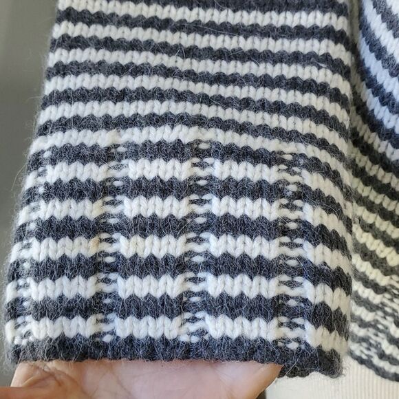 TALBOTS, sweater sz small. 60% Merino wool, 27% Lambs‎ Wool 8% rabbit hair. Gray - Picture 4 of 13